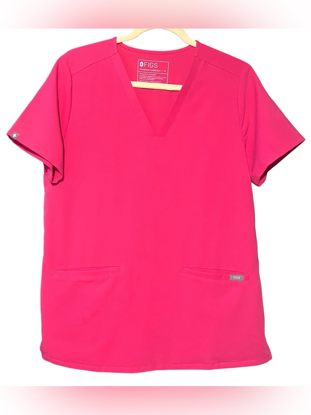 🩷FIGS Casma Three-Pocket Scrub Top. Size-Medium. Shocking Pink. EUC.